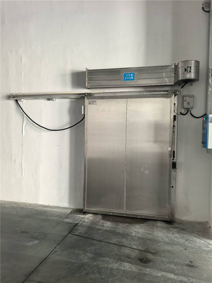 手动单扇平移冷库门